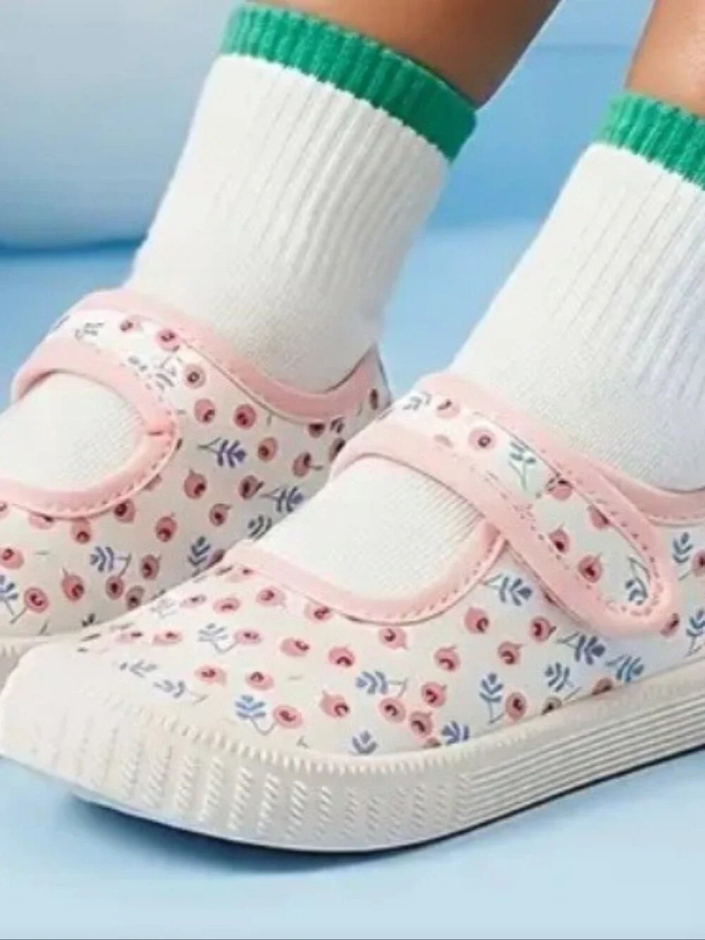Toddler 8 Shoes, New